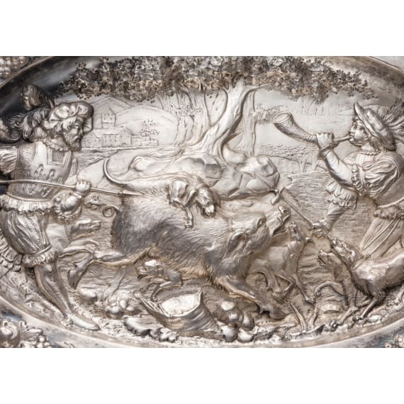 Gro&szlig;e silberne Schauplatte mit jagdlichem Motiv, Eduard Wollenweber in M&uuml;nchen, um 1890