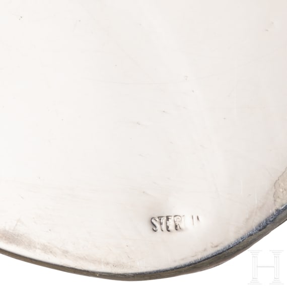 Massiver Silberpokal mit Szene aus der kalydonischen Eberjagd, 20. Jhdt.