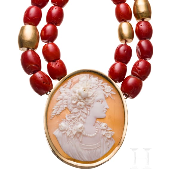 Goldmontierte Korallenkette mit Gemme, um 1900 (Gemme)