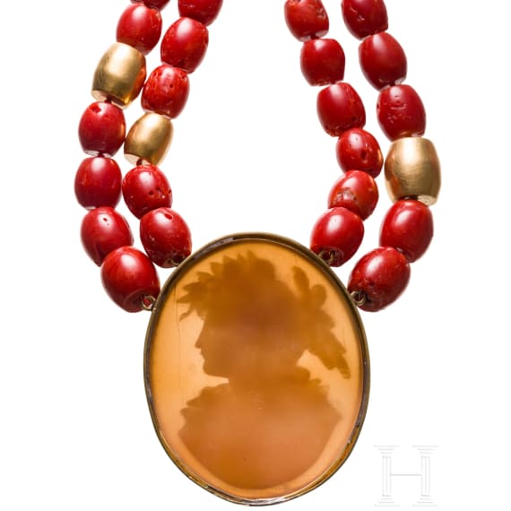 Goldmontierte Korallenkette mit Gemme, um 1900 (Gemme)