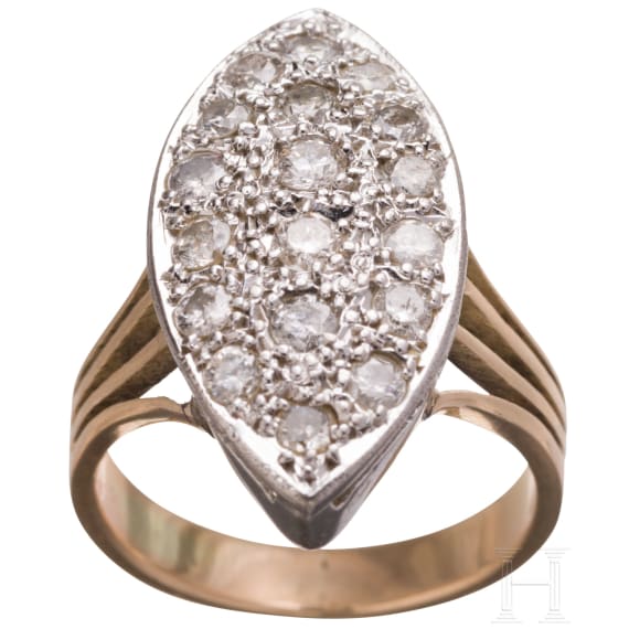 Schiffchenring mit zahlreichen Diamanten, um 1920