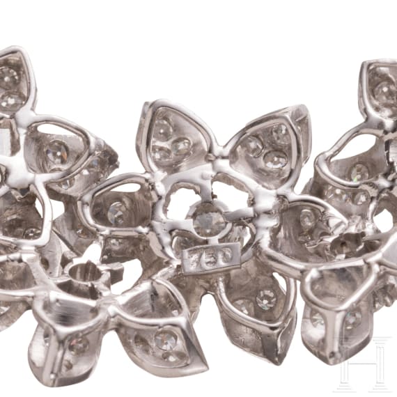 Bl&uuml;tenanh&auml;nger mit Diamanten