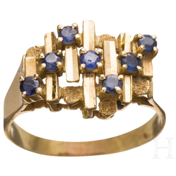 Gelbgoldring mit Saphiren