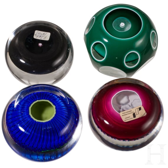 Four glass paperweights, Scottland, Perthshire (three), 1975-1996 / Saint Louis, 1994 (einer)
