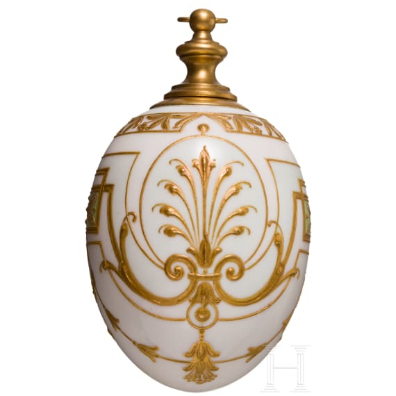 A porcelain Easter egg showing the Kronprinzen-Palais in Berlin, KPM, late 19th century