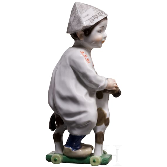 Hentschelkind bzw. "Kind auf einem Holzpferd reitend", Konrad Hentschel, 1905 (Entwurf), Meissen, 20. Jhdt. (Ausf&uuml;hrung)