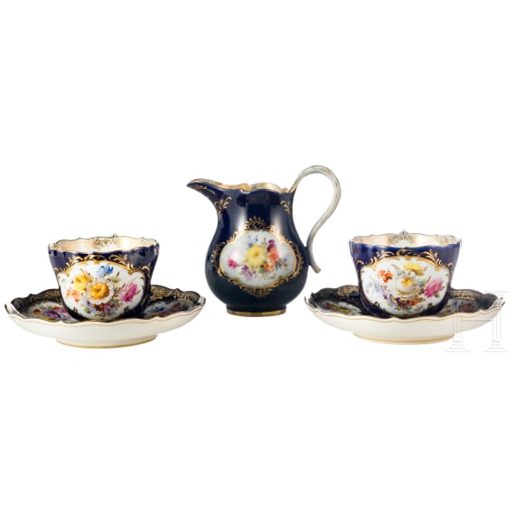 Zwei Tassen mit Untertassen und K&auml;nnchen, Meissen, vor 1924