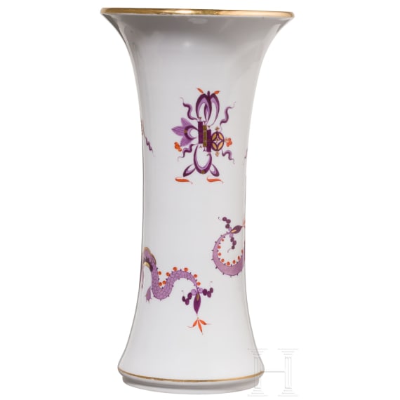 Elf Teller "Gelber Drache", ein Teller "Gr&uuml;ner Drache" und eine Vase "Lila Drache", Meissen, 20. Jhdt.