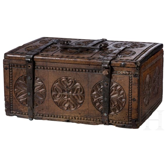 Gotisches K&auml;stchen mit Kerbdekor, westdeutsch, um 1500