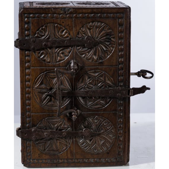 Gotisches K&auml;stchen mit Kerbdekor, westdeutsch, um 1500