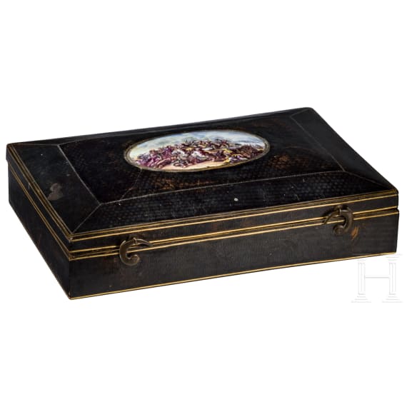 Lederbezogenes K&auml;stchen mit Augsburger Emailleplakette des 17. Jh., um 1800