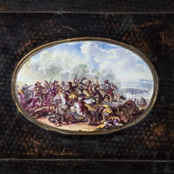 Lederbezogenes K&auml;stchen mit Augsburger Emailleplakette des 17. Jh., um 1800