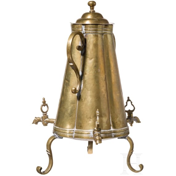Kranenkanne und Beckenschl&auml;gersch&uuml;ssel aus Messing, norddeutsch, 18. Jh.