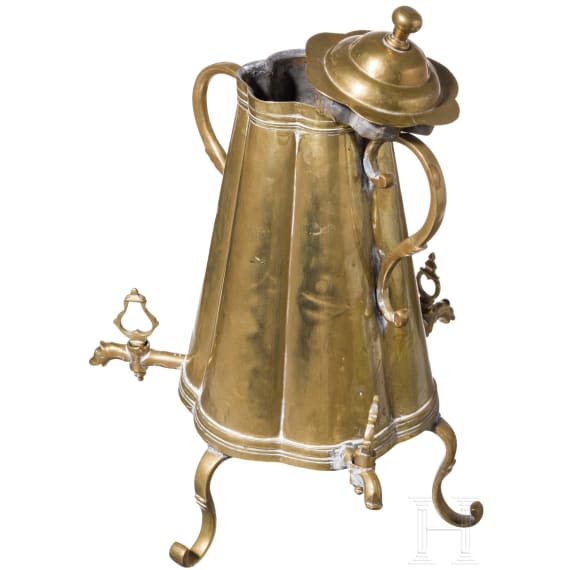Kranenkanne und Beckenschl&auml;gersch&uuml;ssel aus Messing, norddeutsch, 18. Jh.