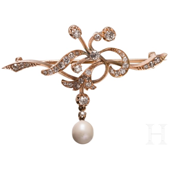 A Russian 14ct gold and diamond flower-shaped brooch