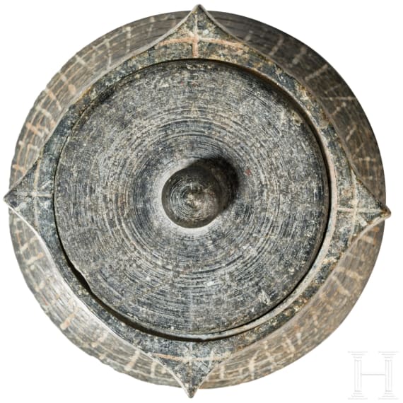 Sumerische Pyxis aus Chlorit mit Ritzverzierung, 2. Jtsd. v. Chr.