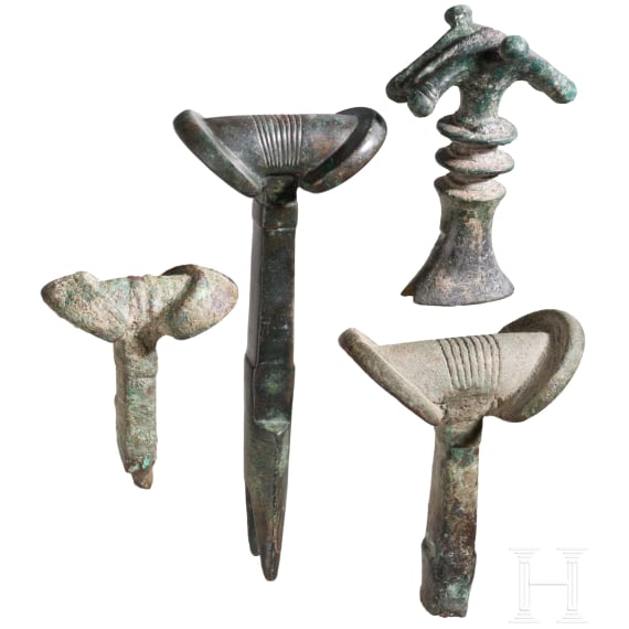 Vier Kn&auml;ufe von Bronzeschwertern, Zagros-Gebirge und angrenzende Regionen, um 1000 v. Chr.