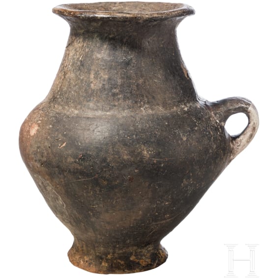 Bikonische Urne mit Kegelhals aus dunkelbraunem Impasto, Villanova-Kultur, 2. H&auml;lfte 8. Jhdt. v. Chr.