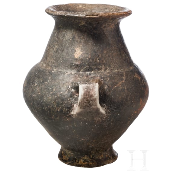 Bikonische Urne mit Kegelhals aus dunkelbraunem Impasto, Villanova-Kultur, 2. H&auml;lfte 8. Jhdt. v. Chr.