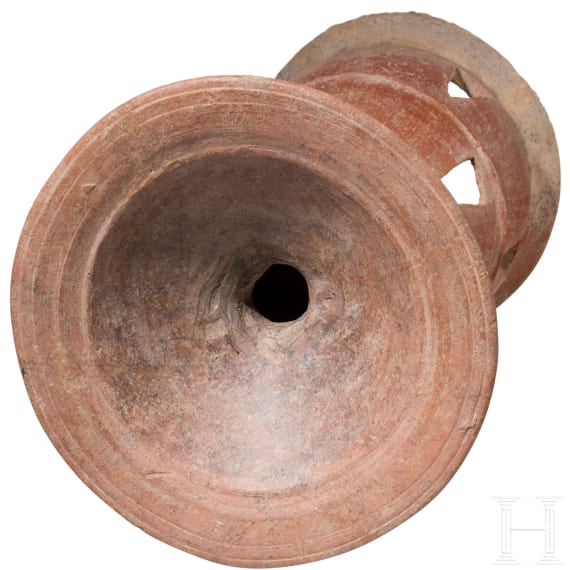 Hypokraterion, St&auml;nder f&uuml;r Mischgef&auml;&szlig;, fr&uuml;hetruskisch, 7. Jhdt. v. Chr.