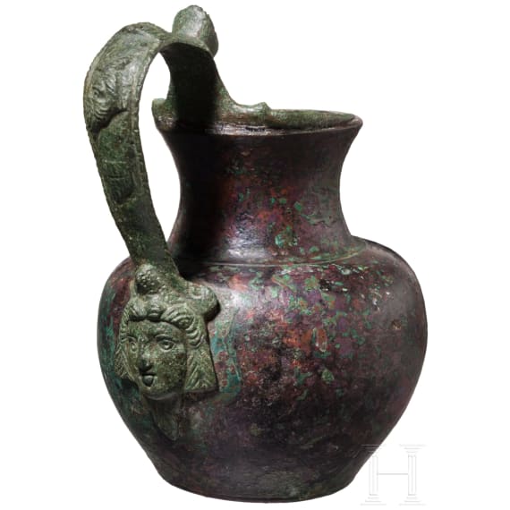 Bronzekrug mit plastisch verziertem Henkel, r&ouml;misch, 2. Jhdt. n. Chr.