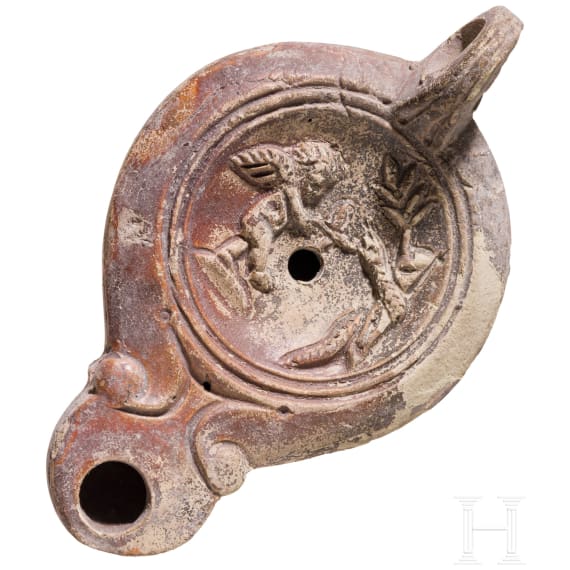 Figural verzierte &Ouml;llampe aus Ton, Loeschke Typus IV, 1. Jhdt. - 1. H&auml;lfe 2. Jhdt. n. Chr.