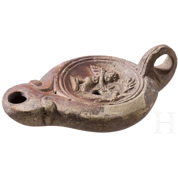 Figural verzierte &Ouml;llampe aus Ton, Loeschke Typus IV, 1. Jhdt. - 1. H&auml;lfe 2. Jhdt. n. Chr.