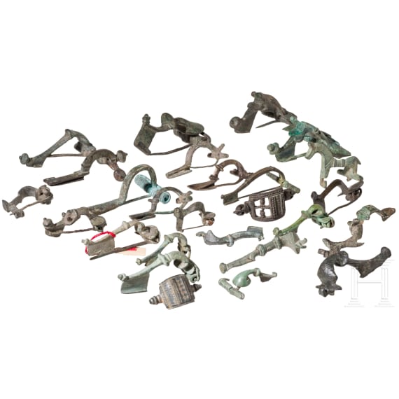 27 r&ouml;mische Fibeln aus Bronze, 1. - Mitte 4. Jhdt. n. Chr.