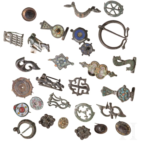 28 r&ouml;mische Fibeln aus Bronze, 1. - 3. Jhdt. n. Chr.