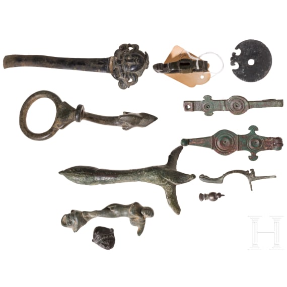 11 r&ouml;mische Kleinaltert&uuml;mer aus Bronze, 1. - 3. Jhdt. n. Chr.