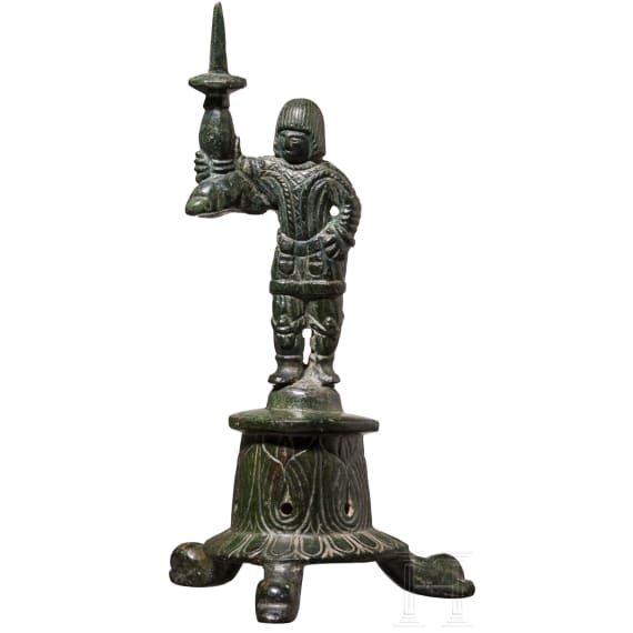 Leuchter aus Messing in Gestalt eines Soldaten mit vielteiligem G&uuml;rtel, fr&uuml;hbyzantinisch, fortgeschrittenes 6. Jhdt. bis 7. Jhdt n. Chr.