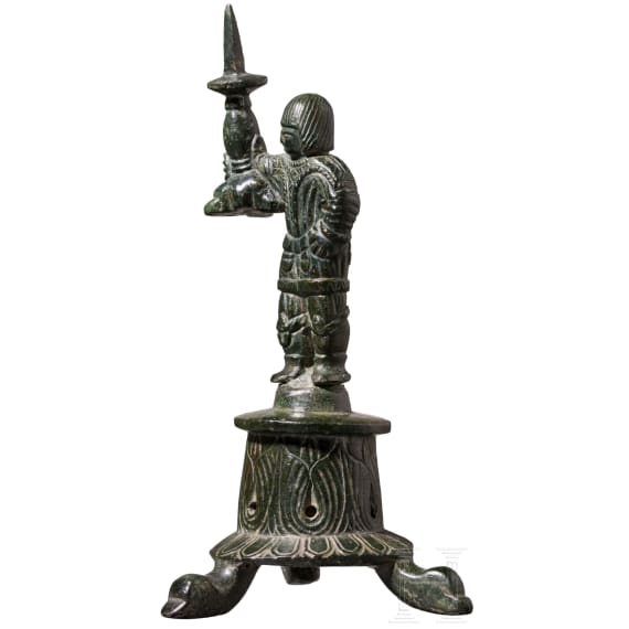 Leuchter aus Messing in Gestalt eines Soldaten mit vielteiligem G&uuml;rtel, fr&uuml;hbyzantinisch, fortgeschrittenes 6. Jhdt. bis 7. Jhdt n. Chr.