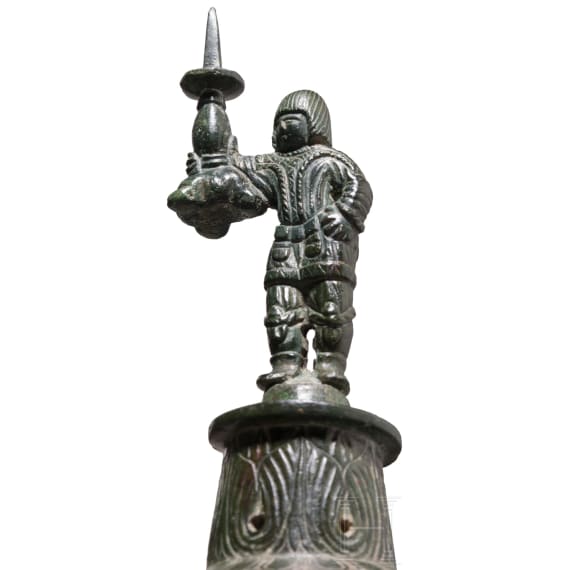 Leuchter aus Messing in Gestalt eines Soldaten mit vielteiligem G&uuml;rtel, fr&uuml;hbyzantinisch, fortgeschrittenes 6. Jhdt. bis 7. Jhdt n. Chr.