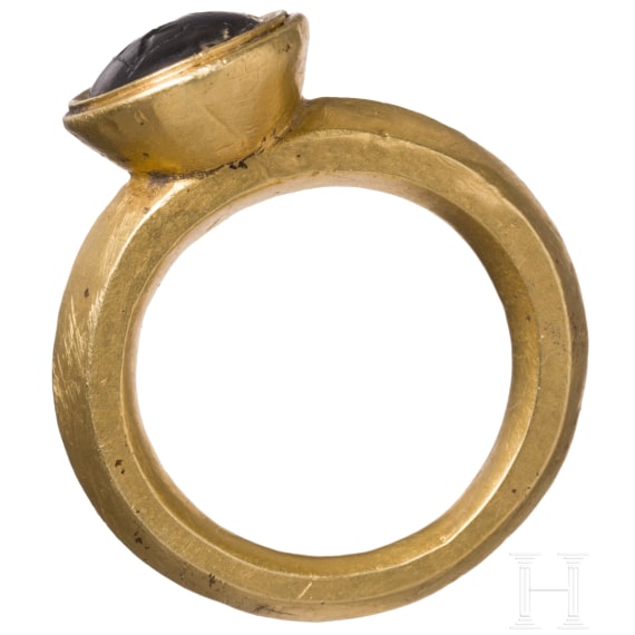 Fr&uuml;hbyzantinischer Goldring (5. - 6. Jhdt. n. Chr.) mit &auml;lterer, r&ouml;mischer Gemme (1. - 2- Jhdt. n. Chr.)