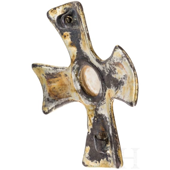 A brooch made of gold-plated silver in the shape of a cross, depicting Odin and his ravens, Viking, 10th century.