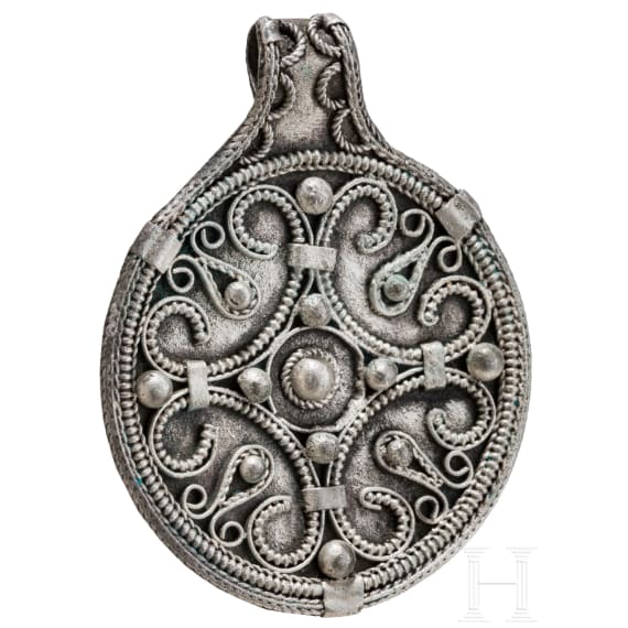 Round silver pendant with cross-shaped filigree, Viking, 10th century