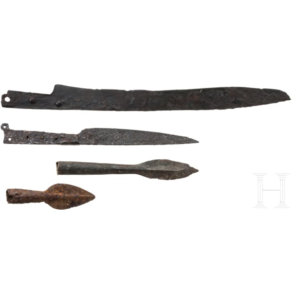One-sided sword, knife and two pike tips, 16th century.