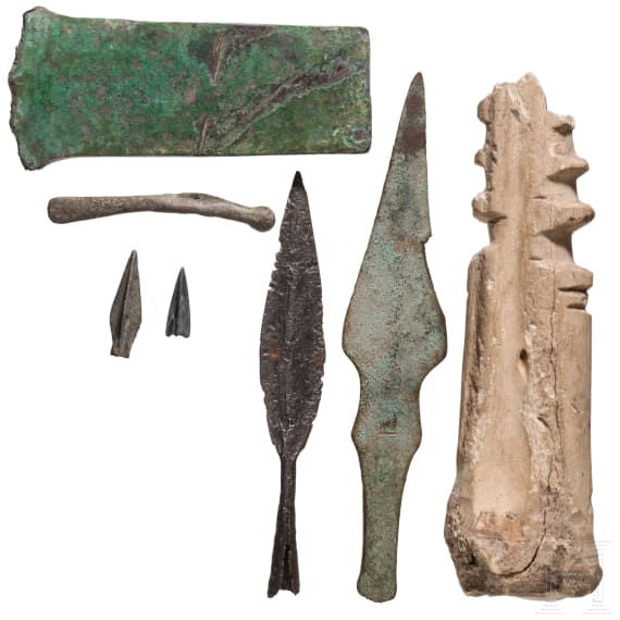 Sieben vor- und fr&uuml;hgeschichtliche Objekte aus Kupfer, Bronze, Eisen und Bein, 4. Jtsdt. v. Chr. - 3. Jhdt. n. Chr.