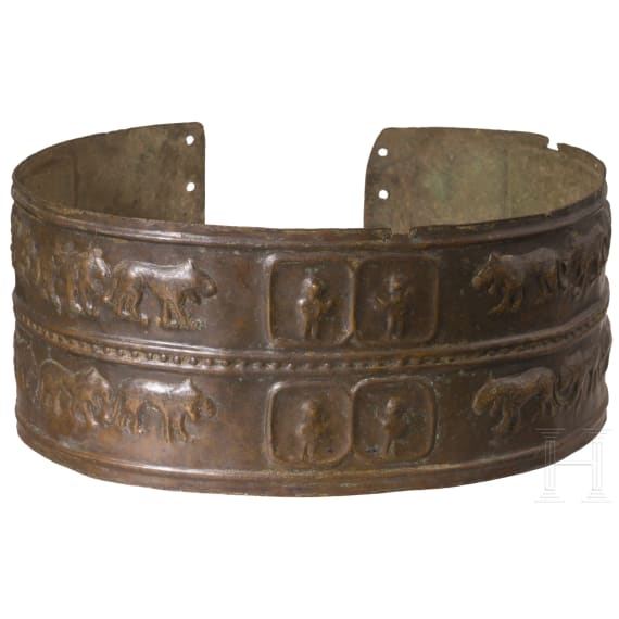 Drei hochwertige Kopien antiker Bronzen: T&uuml;llenbeil, Antennenschwert, urart&auml;ischer Bronzeg&uuml;rtel, um 1900