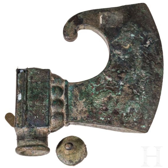 Monumentale, Pseudo-Ritualaxt aus Bronze, antikisierend um 1900