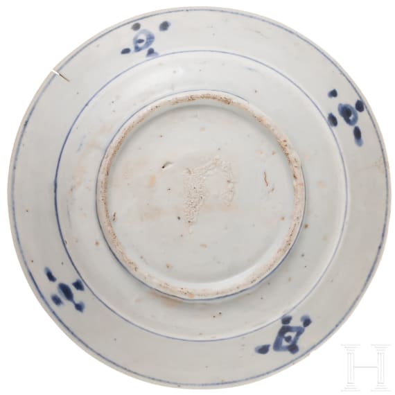 Blau-wei&szlig;er Teller, China, wohl Ming Dynastie, 15. / 16. Jhdt.