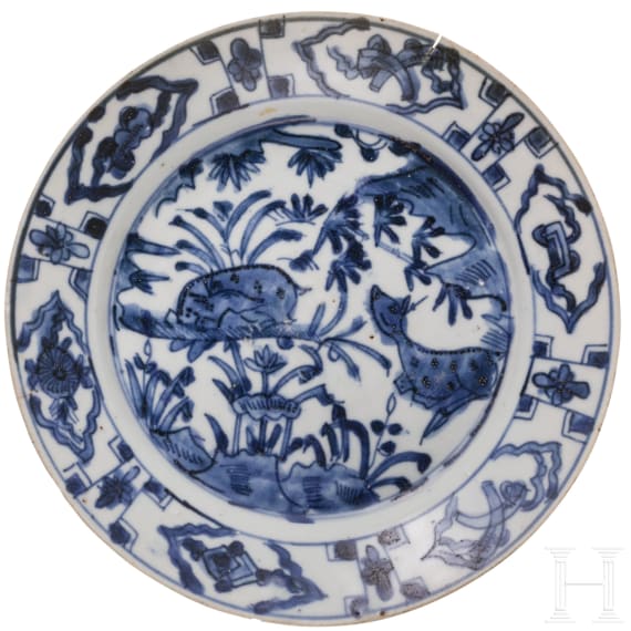 Blau-wei&szlig;er Teller, China, wohl Ming Dynastie, 15. / 16. Jhdt.