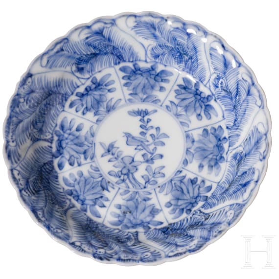 Set von neun blau-wei&szlig;en Tassen mit sieben Untertassen, China, Qing Dynastie