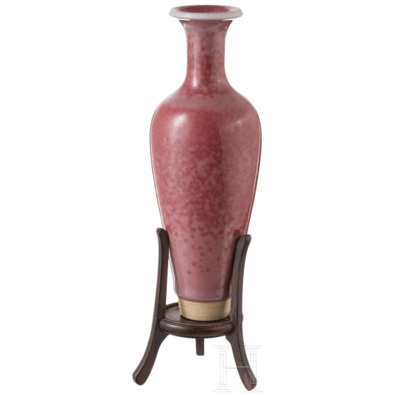 Kleine glasierte Vase mit Kangxi-Marke und wohl aus dieser Zeit (um 1700)
