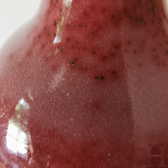 Kleine glasierte Vase mit Kangxi-Marke und wohl aus dieser Zeit (um 1700)