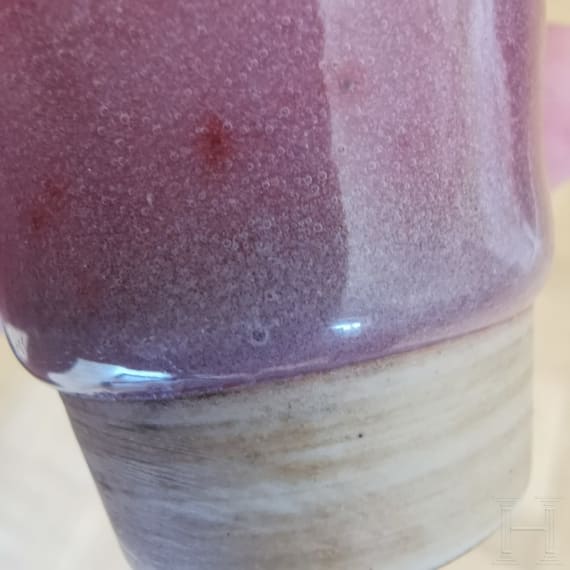 Kleine glasierte Vase mit Kangxi-Marke und wohl aus dieser Zeit (um 1700)