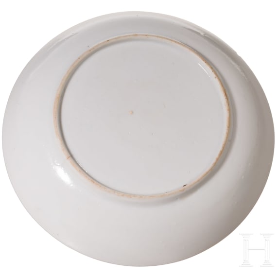 Famille-Rose Tasse mit Untertasse, China, wohl Yongzheng/Qianlong Periode (18. Jhdt).