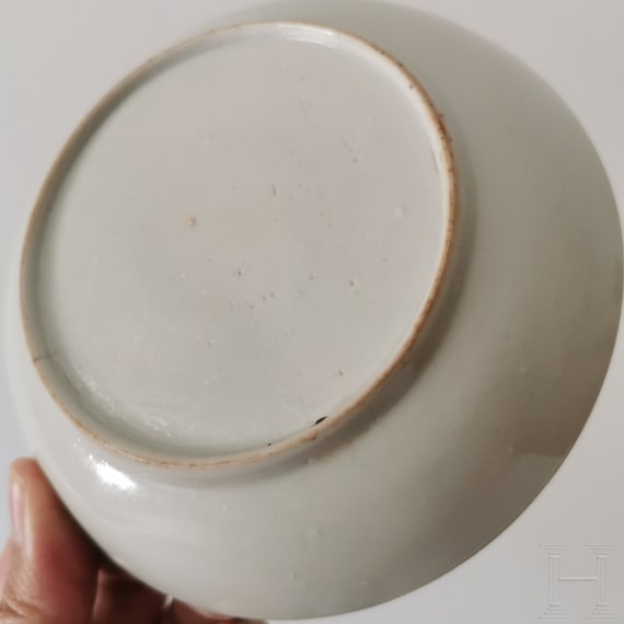 Famille-Rose Tasse mit Untertasse, China, wohl Yongzheng/Qianlong Periode (18. Jhdt).