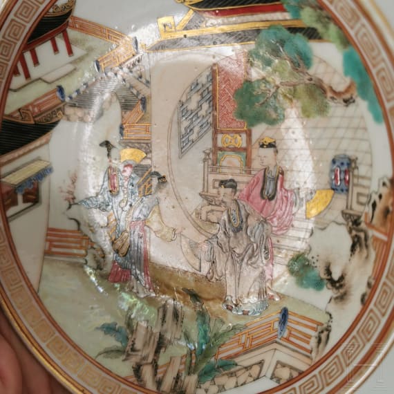 Famille-Rose Tasse mit Untertasse, China, wohl Yongzheng/Qianlong Periode (18. Jhdt).