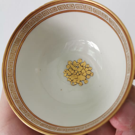 Famille-Rose Tasse mit Untertasse, China, wohl Yongzheng/Qianlong Periode (18. Jhdt).